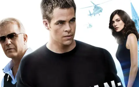 Chris Pine, Kevin Costner e Keira Knightley in un poster promozionale. Un'immagine che evoca l'ordine cronologico dei jack ryan libri, con elicotteri e un'architettura sullo sfondo.