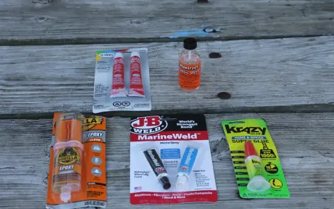 Various glues and epoxies, including Gorilla Epoxy and Krazy Glue, are displayed, suggesting a search for the best super glue for PLA projects.