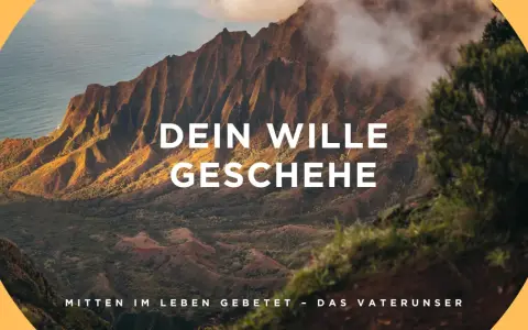Majestätische Berge im Nebel, mit der Botschaft: "Dein Wille geschehe". Ein Gebet im Leben.