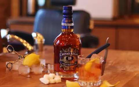 Czy whisky ma datę ważności? Jak dbać o smak po otwarciu?