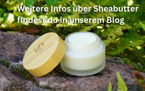 Ein Glas Sheabutter neben einem Holzdeckel. Achtung: Sheabutter trocknet Haare aus, mehr Infos im Blog.