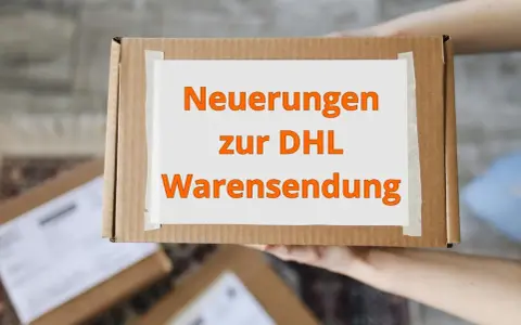 Paket mit Aufschrift "Neuerungen zur DHL Warensendung" wird von Händen gehalten.