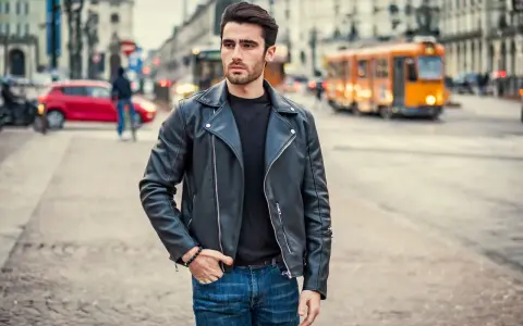 Lata 90.: Jak stworzyć autentyczny look na imprezę? Bez kiczu!