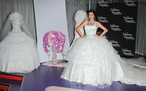 Suknie ślubne Kim Kardashian: Givenchy, Vera Wang i Twój idealny look