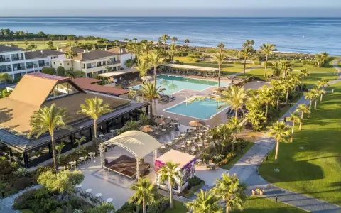 Impressive Playa Granada Golf: Tu oasis de golf, playa y relax