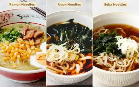 Trzy miski z zupą: ramen z jajkiem i kukurydzą, udon co to jest – z wodorostami i szczypiorkiem, oraz soba z wodorostami.
