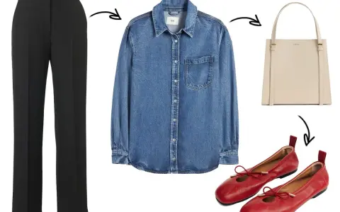 Outfit camicia jeans e pantalone nero: un look casual chic con borsa beige e ballerine rosse.