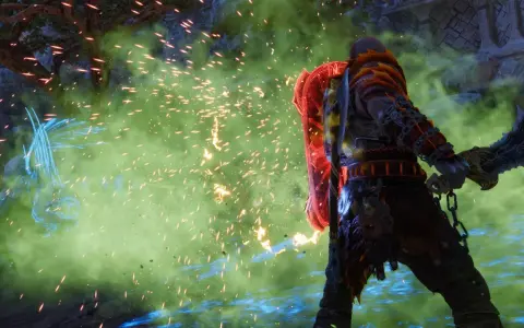 Kratos, el crisol de God of War Ragnarök, se enfrenta a un enemigo etéreo envuelto en humo verde y chispas.