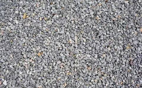 Ile waży m3 kruszywa? Odkryj różnice w wagach materiałów