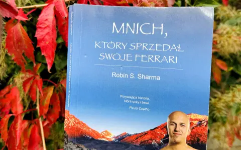 Okładka książki "Mnich, który sprzedał swoje ferrari" na tle czerwonych liści i gór.