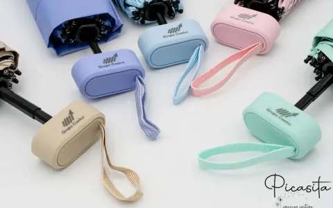 Paraguas personalizados para profesores, en colores pastel y con el logo de Grupo Coelca.