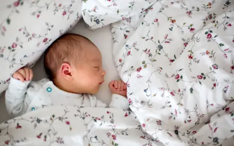 Koniec z nieprzespanymi nocami! Jak usypiać niemowlaka?