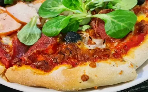Przepis na zdrową pizzę, która zaskoczy Twoje podniebienie