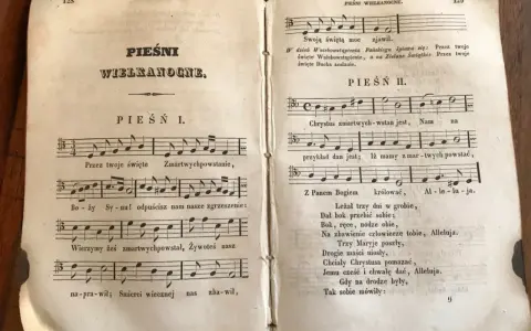 Stare nuty z pieśniami wielkanocnymi. Teksty pieśni "Pieśń I" i "Pieśń II" towarzyszą zapisom nutowym.