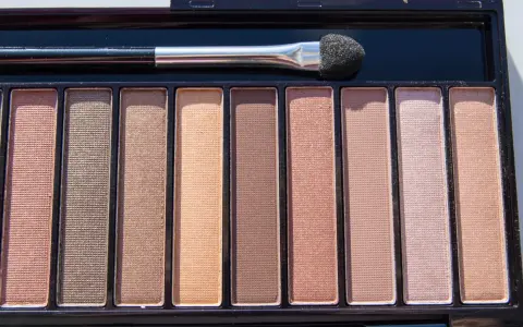 Grüne Augen schminken: Die besten Tipps & Tricks für strahlende Blicke