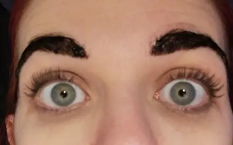 Henna Delia: Koloryzacja brwi w domu jak z salonu poradnik