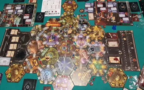 Gra planszowa "Black Rose Wars" z figurkami i kartami na heksagonalnej planszy.