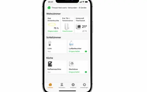 Smart Home App zeigt Geräte in verschiedenen Räumen. Die Hue Deckenleuchte ist eingeschaltet, der Thermostat zeigt 21 Grad. Ein Beispiel für die Organisation von Geräten, die man mit Apple Home steuern kann.