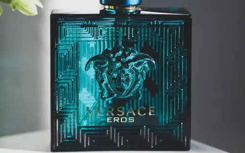 Męskie perfumy na co dzień: Klucz do profesjonalnego wizerunku?
