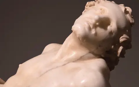 Rzeźba z marmuru przedstawiająca męskie ciało w dramatycznej pozie, dzieło Gian Lorenzo Bernini.