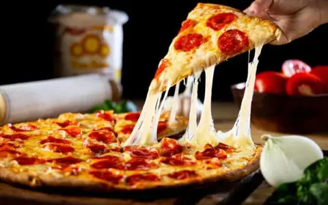 Pizza serowa jakie sery – odkryj idealne połączenia smaków