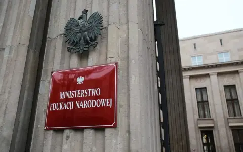 Uczeń pełnoletni: Sam usprawiedliwiaj nieobecności! Prawa i wzór