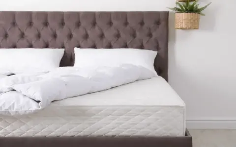 Un matelas avec ressorts ensachés, c'est quoi ? Il offre un soutien personnalisé et un confort optimal pour un sommeil réparateur.