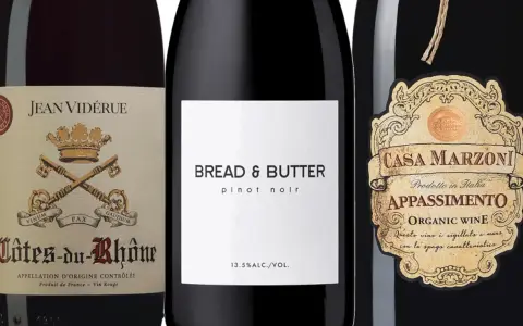 Tre röda viner: Jean Vidérues Côtes-du-Rhône, Bread & Butter Pinot Noir och Casa Marzoni Appassimento. Så här kan vin kallas.