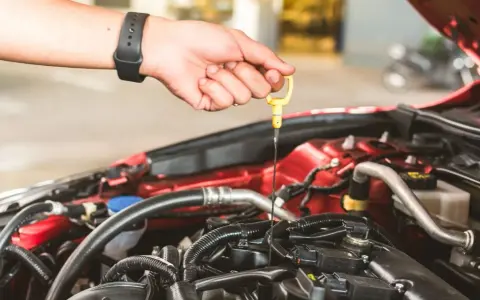Motoröl nachfüllen: So vermeiden Sie teure Motorschäden effektiv