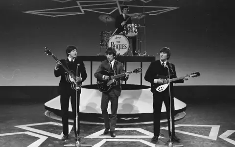 The Beatles na scenie, Ringo Starr za perkusją. Ciekawe, czy wtedy wiedzieli, jak wielkie będą ich sukcesy?