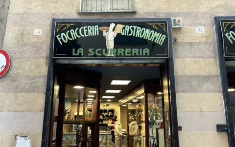 La Scurreria Genova: Focaccia e Gastronomia Ligure Autentica