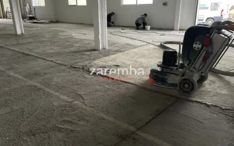 Warsztatowa posadzka: Jaki beton wybrać, by przetrwała lata?
