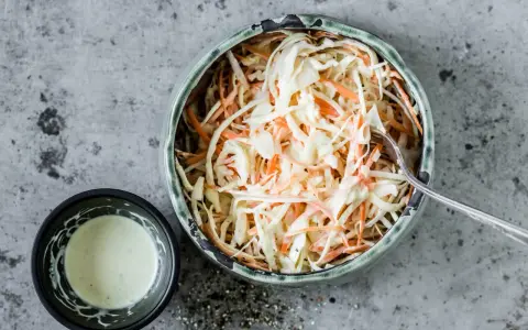 Sauce salade de chou: maîtrisez la recette pour un coleslaw unique