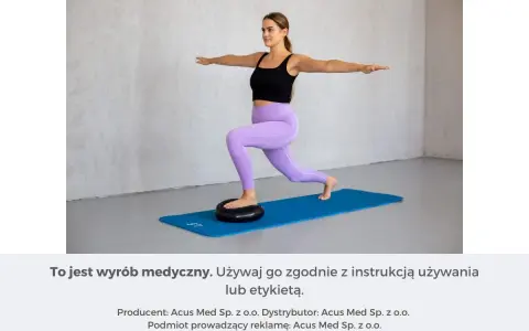 Kobieta wykonuje ćwiczenia propriocepcji na poduszce balansującej.