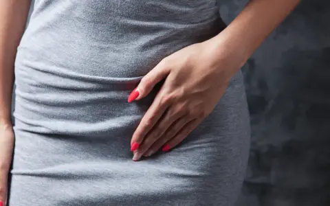 Ból brzucha podczas okresu? Szybka ulga i kiedy do lekarza