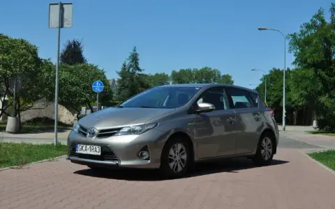 Jakie ciśnienie w oponach Toyota Auris Hybrid? Sprawdź, by uniknąć problemów
