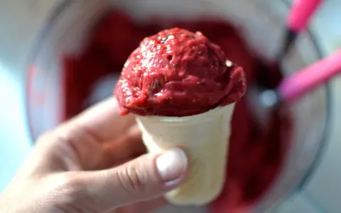 Sorbet malinowy: gładki przepis bez maszynki (także fit!)