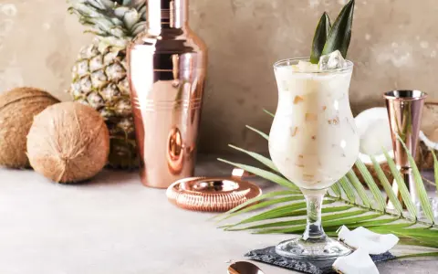 Prosty drink z Malibu – orzeźwiające przepisy na letnie wieczory