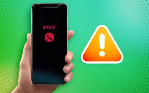 Hand hält Smartphone mit "SPAM"-Anzeige und rotem Hörer-Symbol. Daneben ein Warnzeichen. Call screening schützt vor unerwünschten Anrufen.