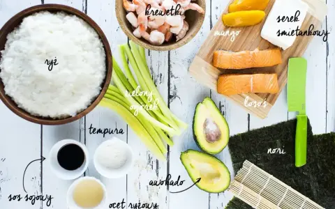 Wszystko, co do sushi: ryż, krewetki, łosoś, awokado, ogórek, mango, serek śmietankowy, nori, sos sojowy, ocet ryżowy i tempura.