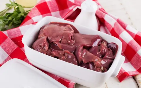 Ile kosztuje wątróbka drobiowa? Ceny w sklepach, które zaskakują