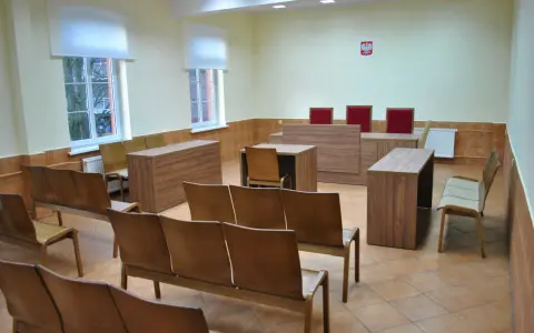Sala rozpraw kto gdzie siedzi – poznaj tajniki układu miejsc w sądzie