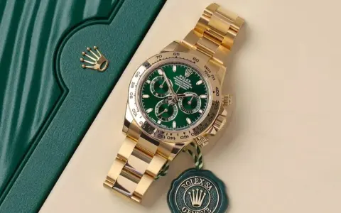 Lussuoso Rolex Daytona in oro giallo con quadrante verde. Il movimento ETA del Rolex è un capolavoro di ingegneria.