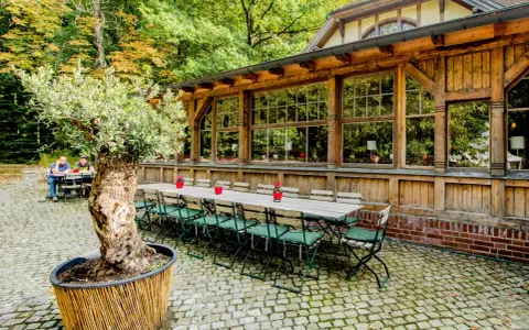 Zeisigwaldschänke Chemnitz: Infos, Speisekarte, Biergarten & Feiern