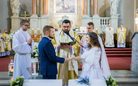 Jakie śluby składa ksiądz i jak wpływają na jego życie?