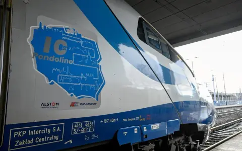 Pendolino Warszawa-Kraków: szybki pociąg PKP Intercity z logo 10 lat Pendolino. Sprawdź rozkład jazdy!