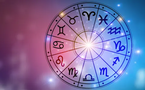 Koło zodiaku z symbolami astrologicznymi. Czy zastanawiałeś się, kim byłam w poprzednim wcieleniu numerologia?