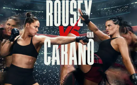 Ronda Rousey in azione, in un poster di un film di combattimento. La sua avversaria è Gina Carano.