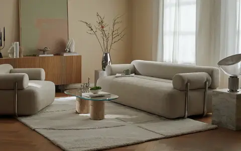 Jasny dywan i kanapa tworzą przytulną przestrzeń. Zobacz, jak dobrać dywan do kanapy, by stworzyć harmonijną całość.