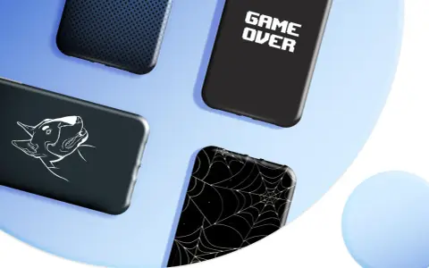 Cztery etui na telefon z różnymi wzorami: kropki, pies, pajęczyna i napis "GAME OVER".